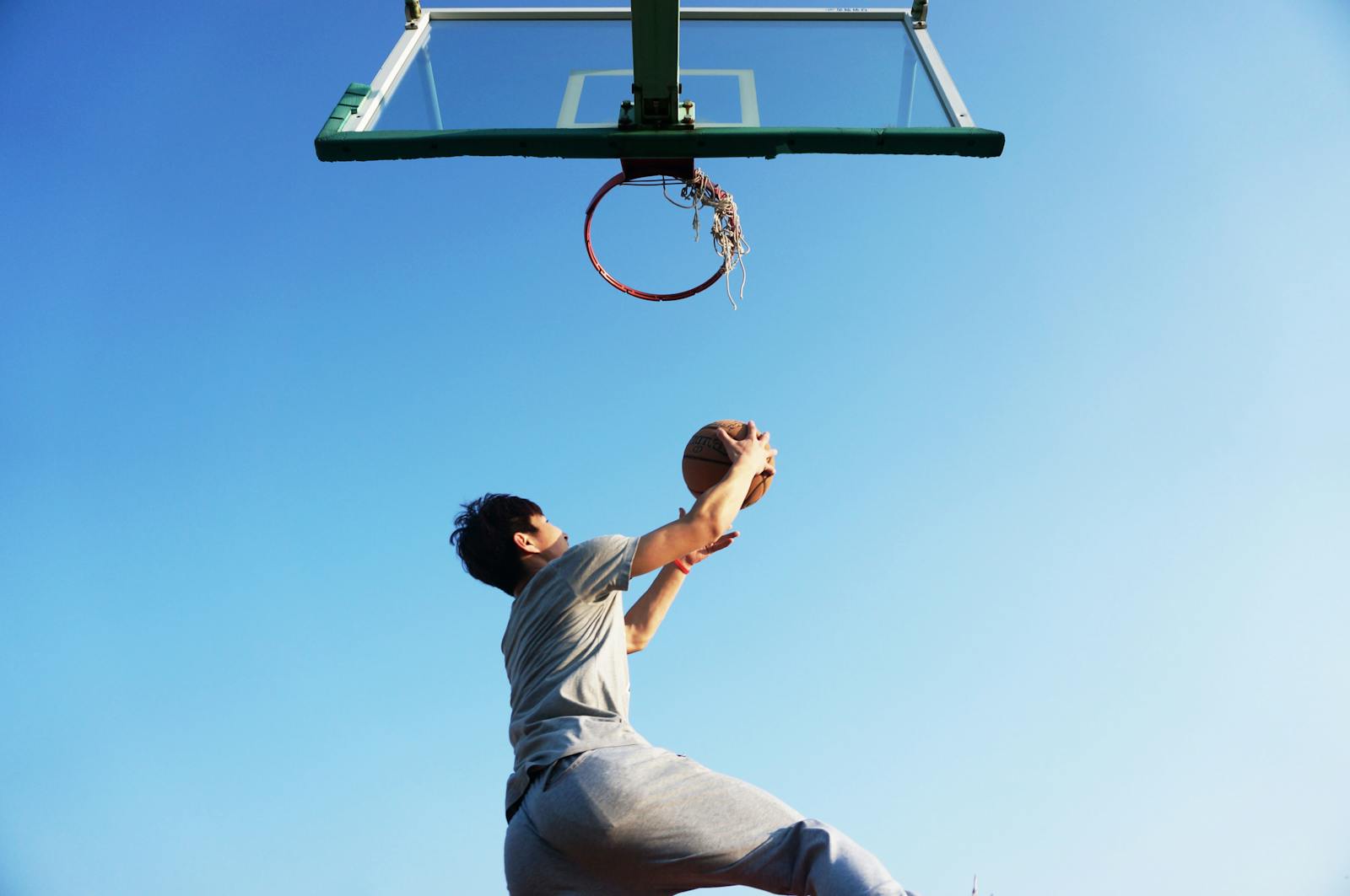 太阳城娱乐 — 篮球赛场扣篮瞬间